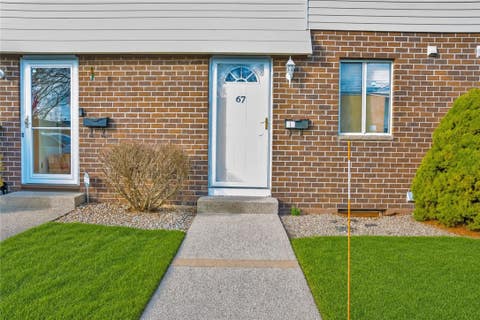 Townhouse For Sale - 67 Fox Court<br/> Monroe County, Gates, NY 14606