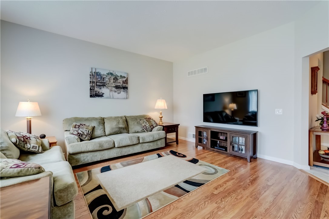66 Wood Run Commons, Greece, New York image 6