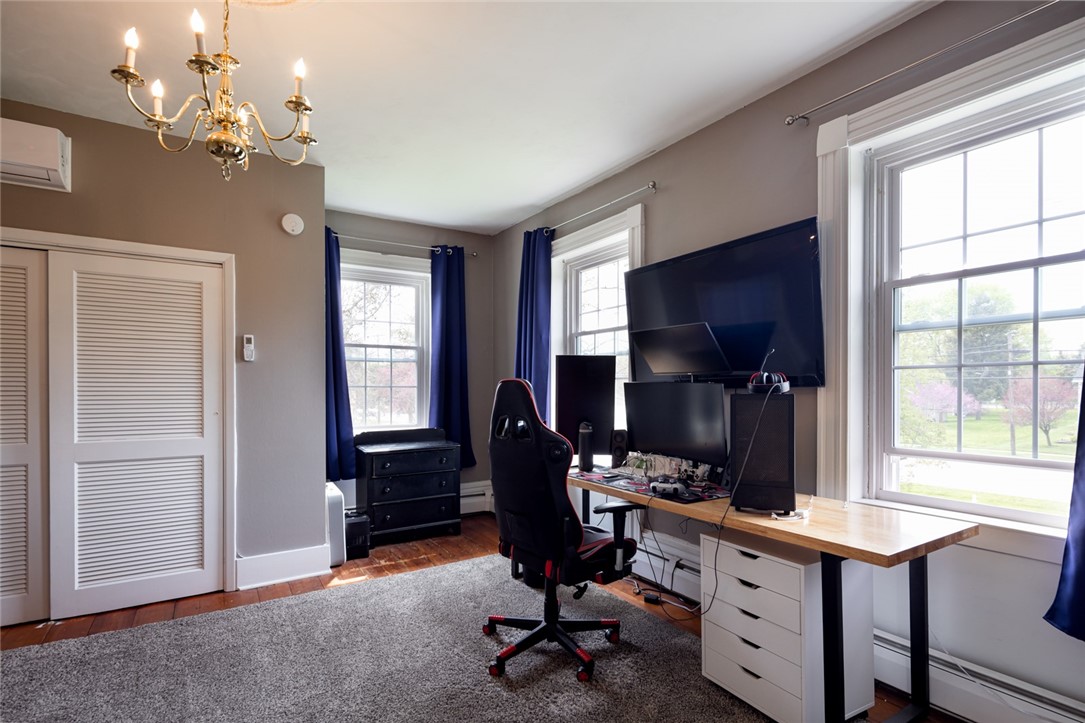 2671 Main Street, New York, New York image 30