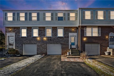 Townhouse For Sale - 5 Bramblewood Lane<br/> Penfield, NY 14526