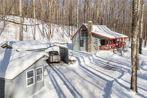 Tiny photo for 605 Cross Road, Middletown, NY 12455 (MLS # R1660511)