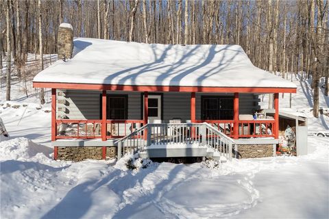 Tiny photo for 605 Cross Road, Middletown, NY 12455 (MLS # R1660511)