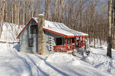 Tiny photo for 605 Cross Road, Middletown, NY 12455 (MLS # R1660511)