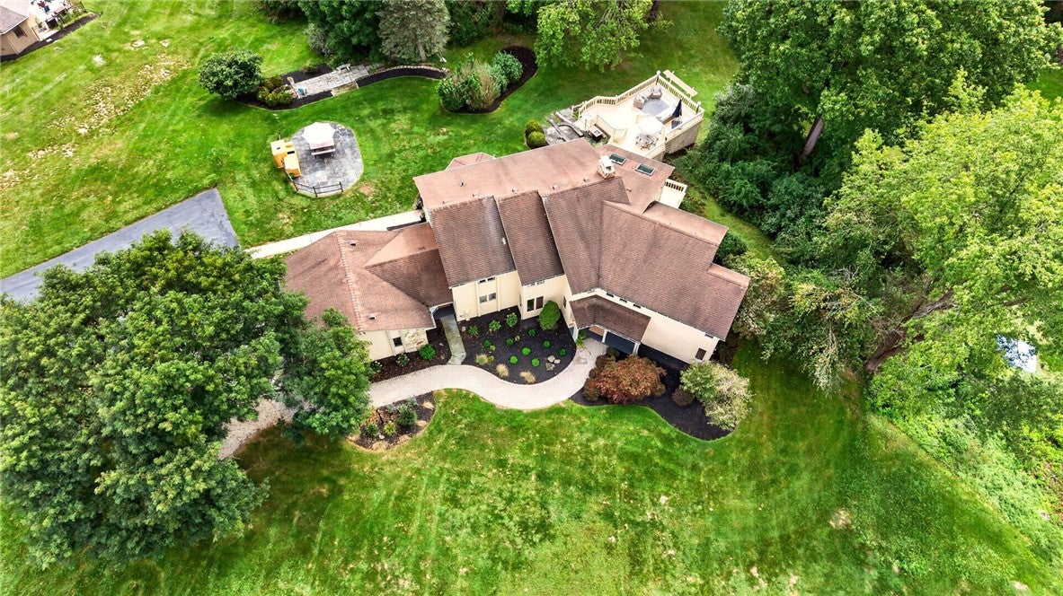 11 Pondview Drive