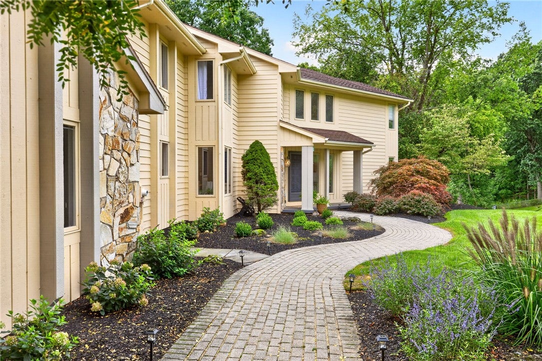 11 Pondview Drive