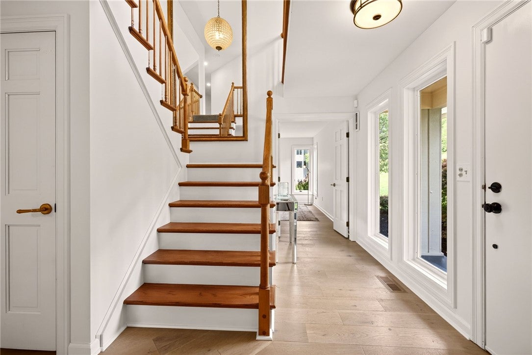 11 Pondview Drive