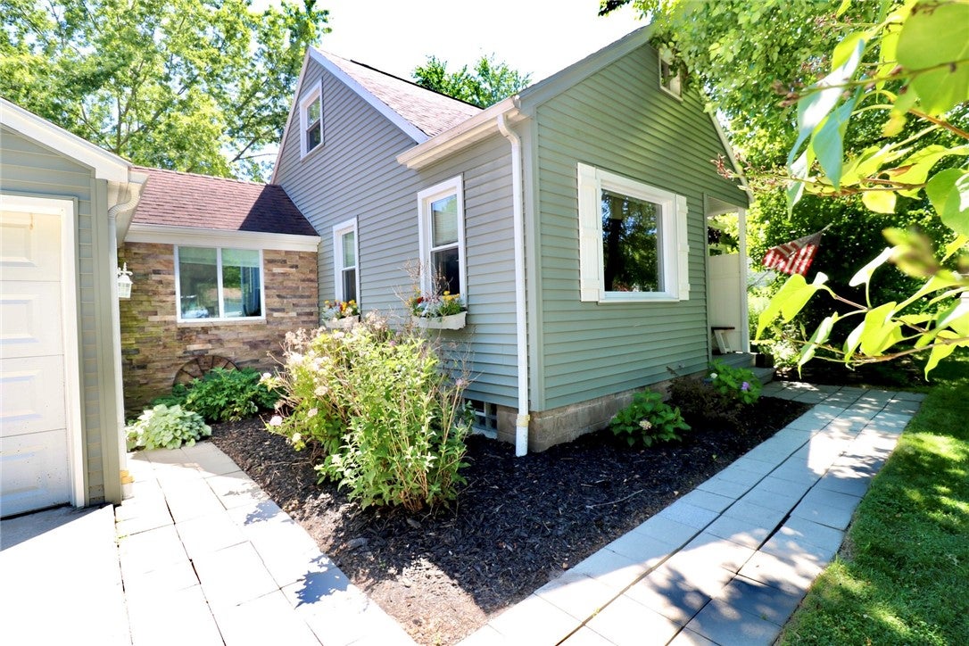 15 Ivamae Drive