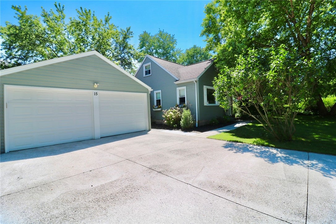 15 Ivamae Drive