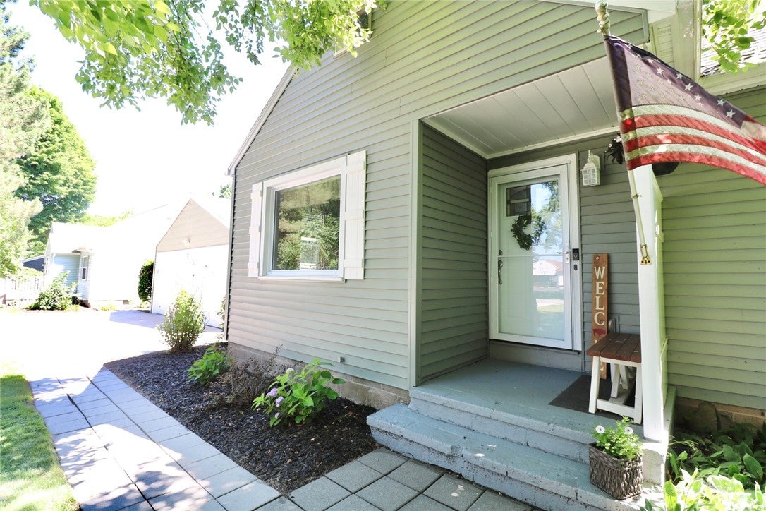 15 Ivamae Drive