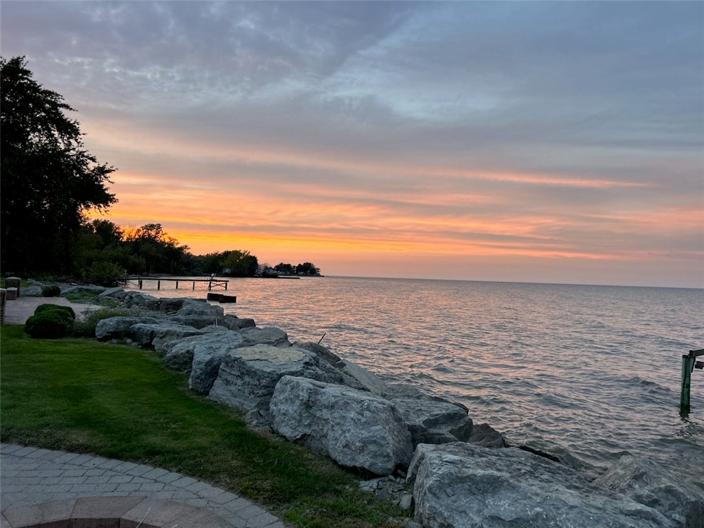 10 North Shore Drive