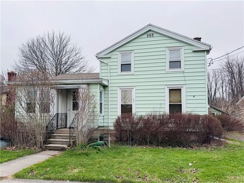 Homes For Sale - 207 S Clinton Street<br/> Orleans County, Albion, NY 14411