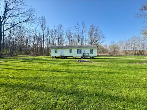 Mobile Home For Sale - 8208 Walnut Road<br/> Wayne County, Wolcott, NY 14590