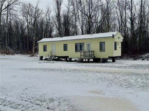 Mobile Home For Sale - 8208 Walnut Road<br/> Wayne County, Wolcott, NY 14590