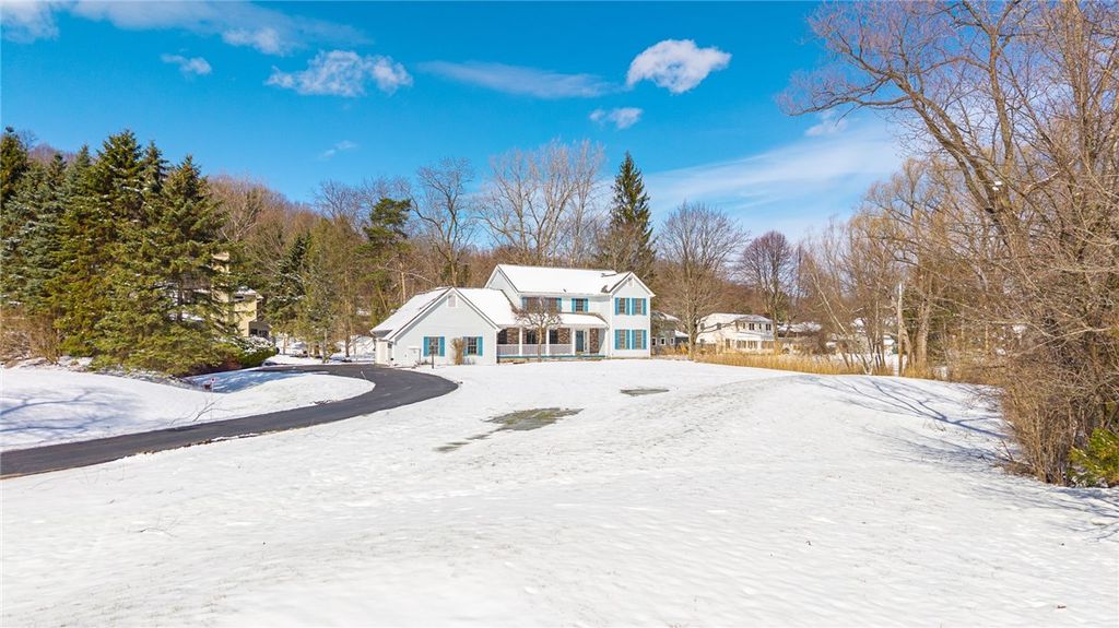 Photo of 20 Sylvan Glen Gln, Perinton, NY 14450 (MLS # R1667632)