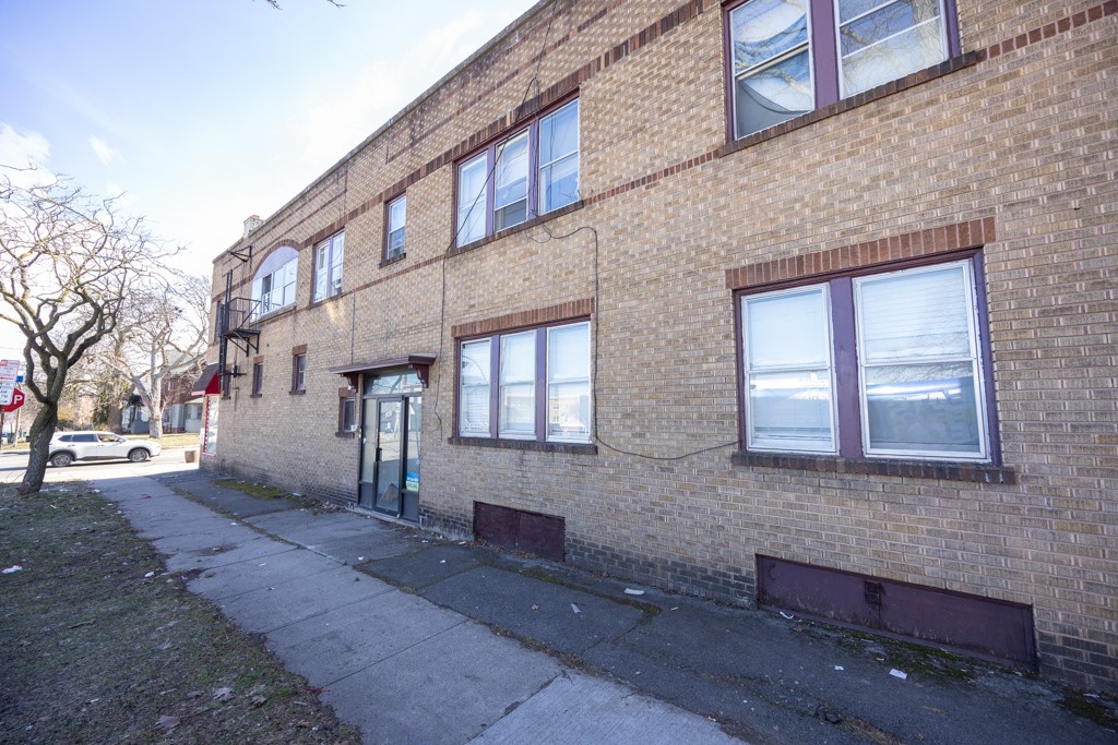 1581-1585 Dewey Avenue