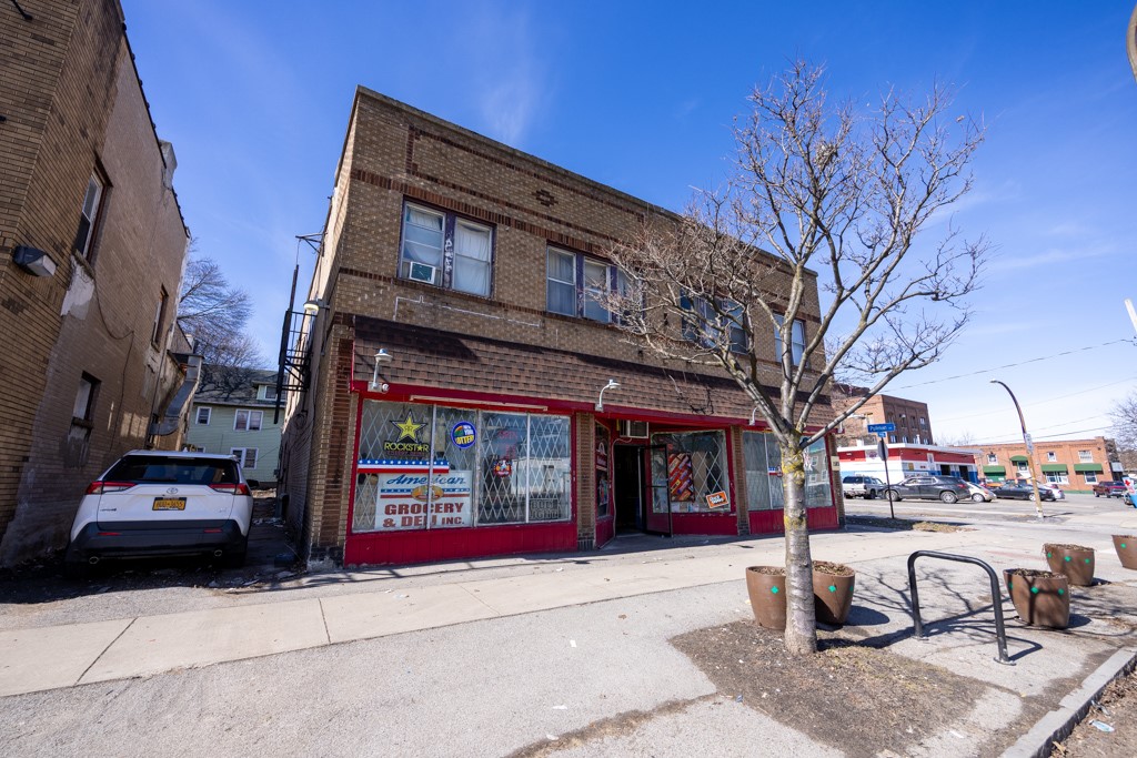 1581-1585 Dewey Avenue