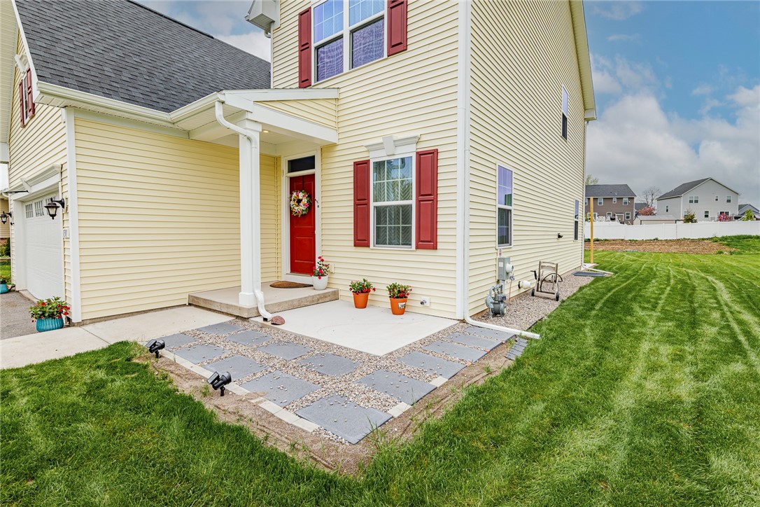 131 Planters, Henrietta, New York image 3
