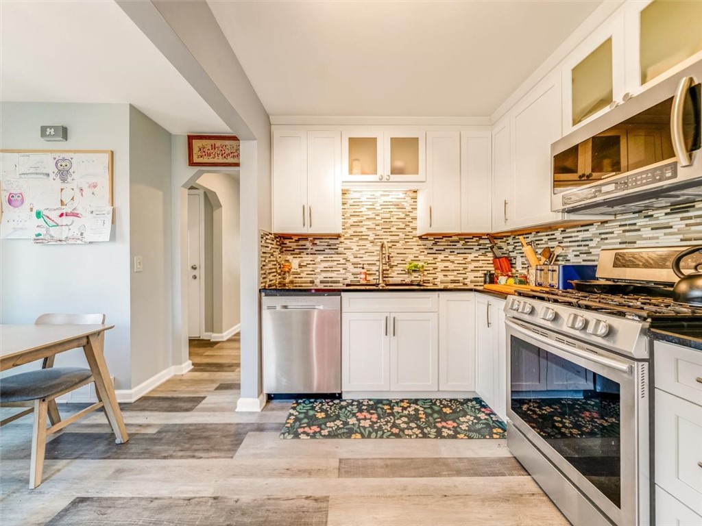 477 Hampton Blvd Blvd, Greece, New York image 8