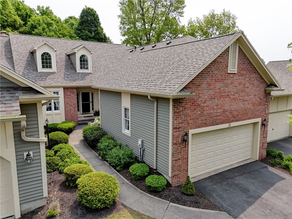 7 Hampshire Lane, Mendon, New York image 1
