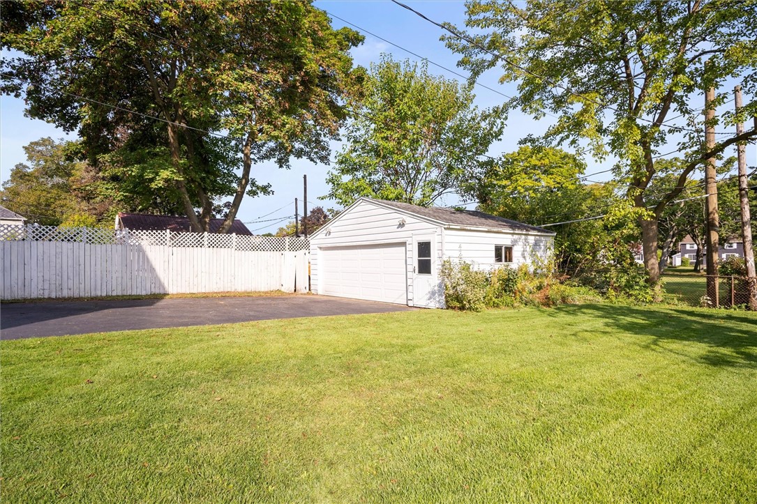 372 Scholfield Road, Irondequoit, New York image 32