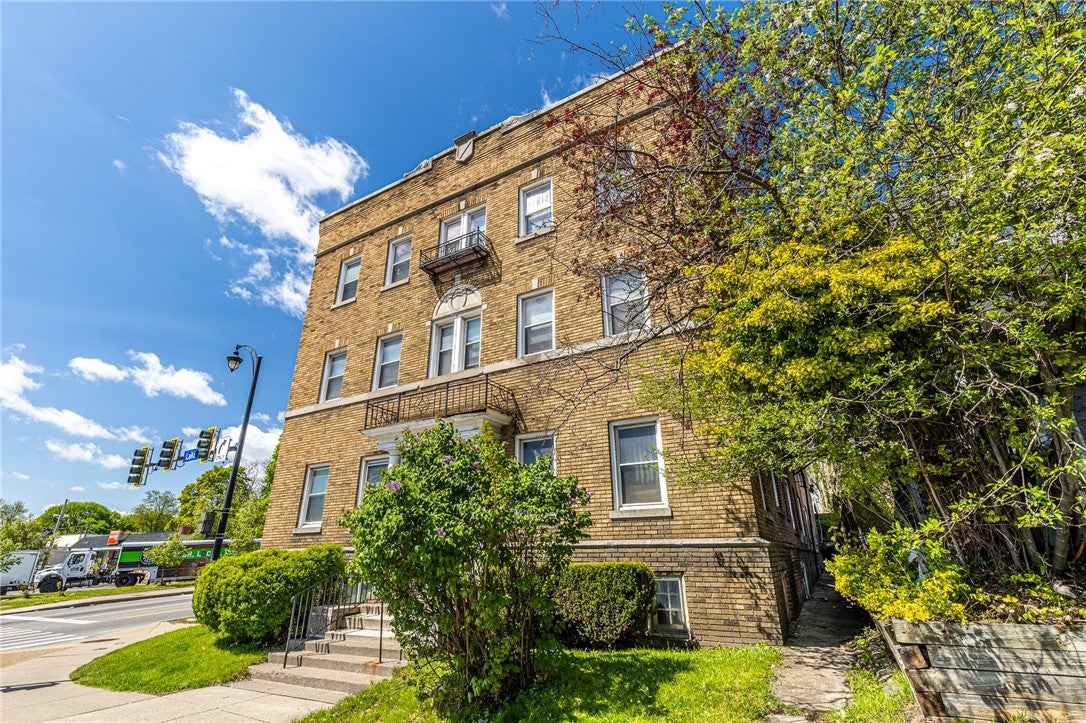865 Lake Avenue