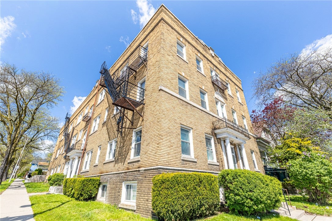 865 Lake Avenue