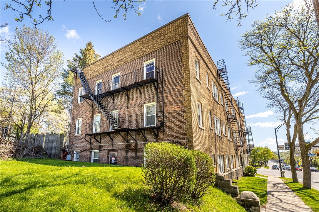 865 Lake Avenue