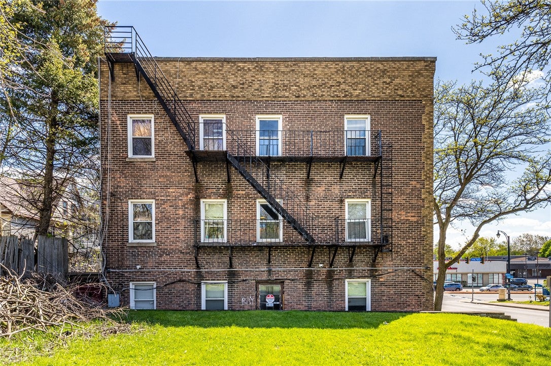 865 Lake Avenue