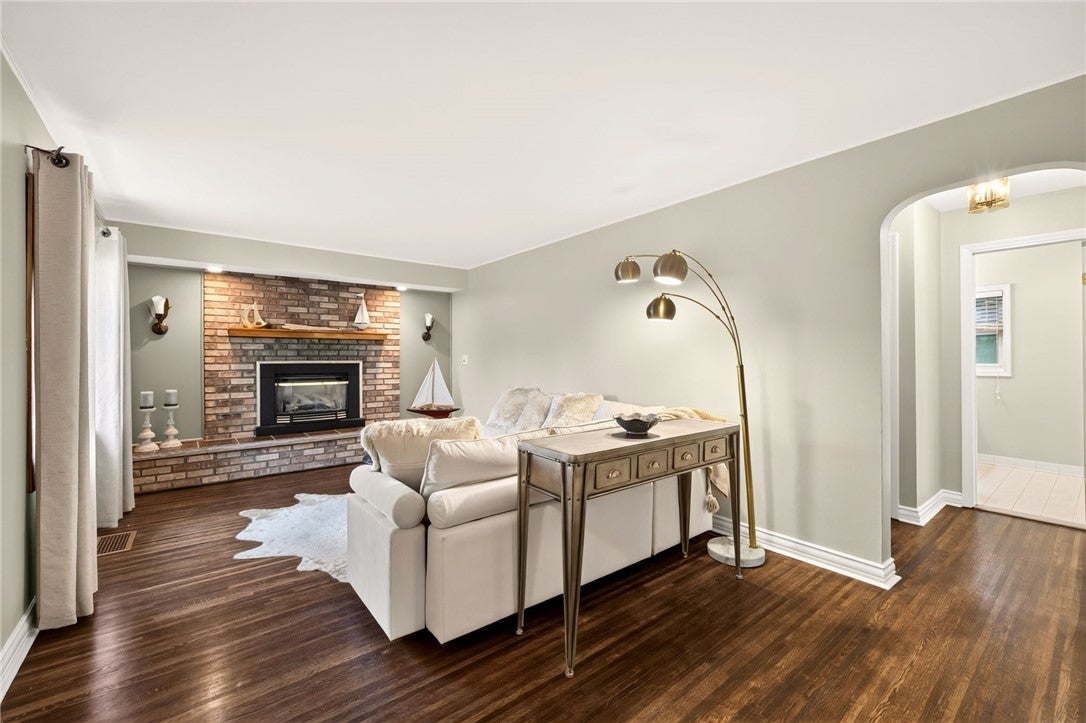 187 Frontenac Hts