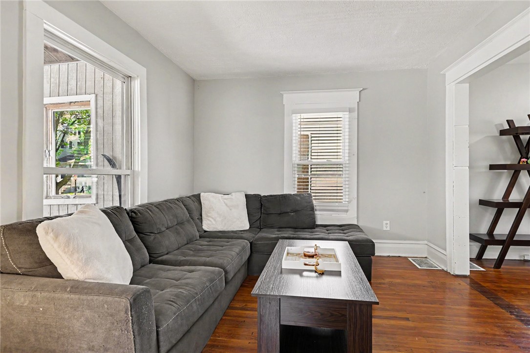 210 Roycroft Drive