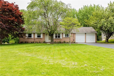 Photo of 18 Hanford Way WAY, Perinton, NY 14450 (MLS # R1683107)