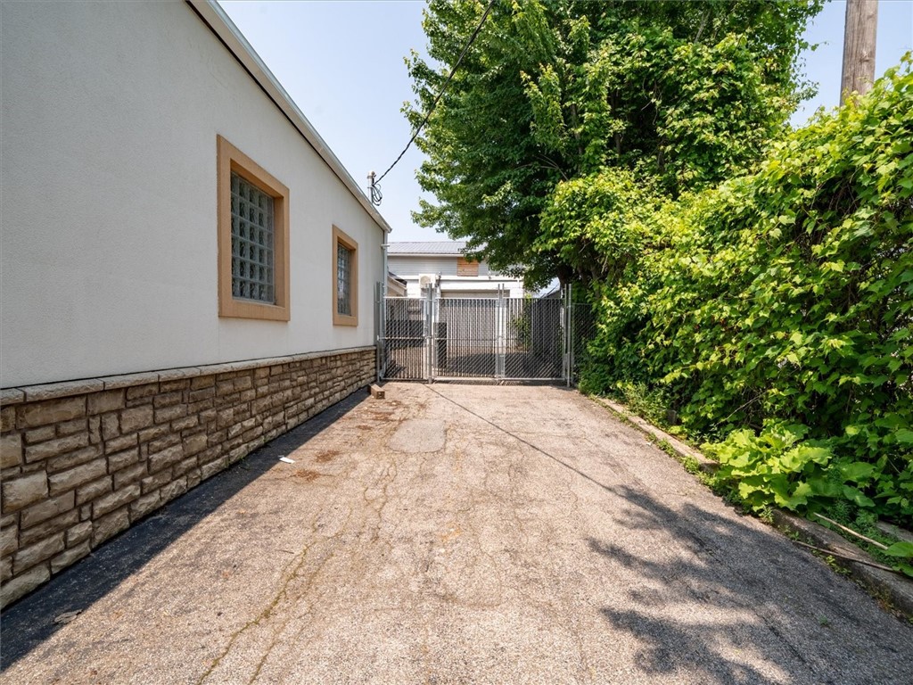 64 Spencer Street