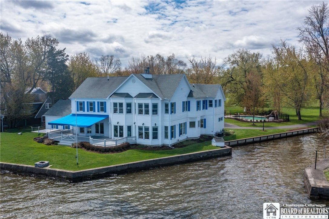 5320 W Lake Road