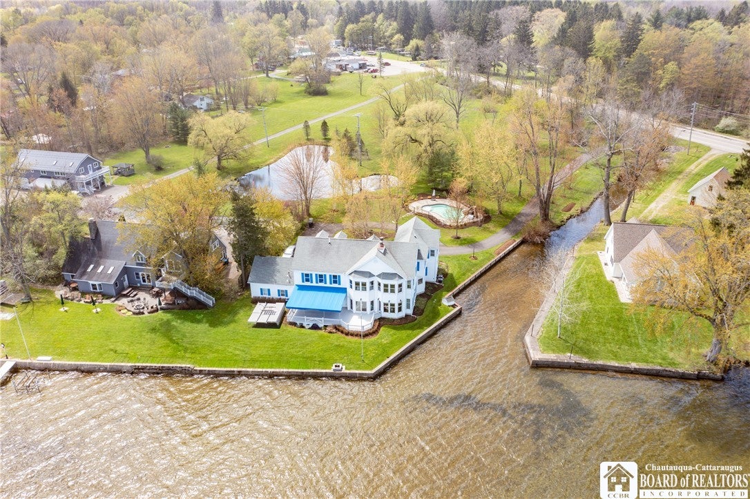 5320 W Lake Road