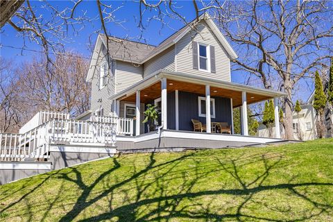 Homes For Sale - 8289 Lake Road<br/> Wayne County, Sodus, NY 14555