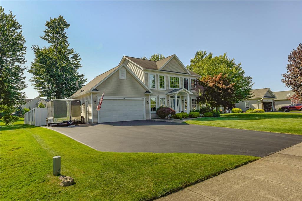 Photo of 160 Dove Tree Lane, Greece, NY 14626 (MLS # R1703915)