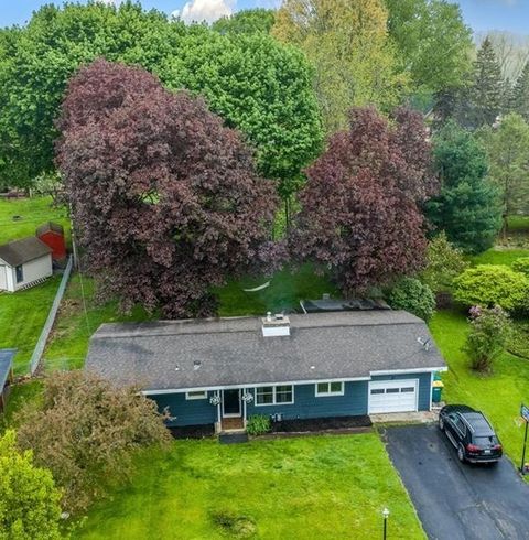 Homes For Sale - 37 White Hill Drive<br/> Monroe County, Penfield, NY 14625