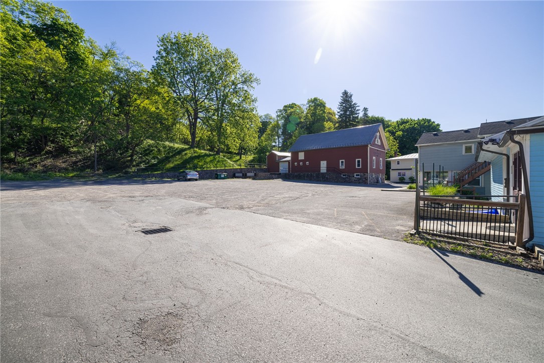 90 W Main St