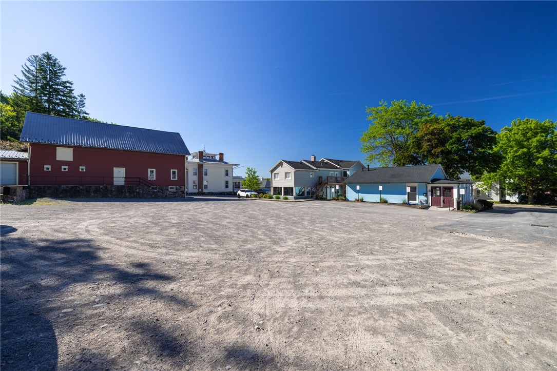 90 W Main St