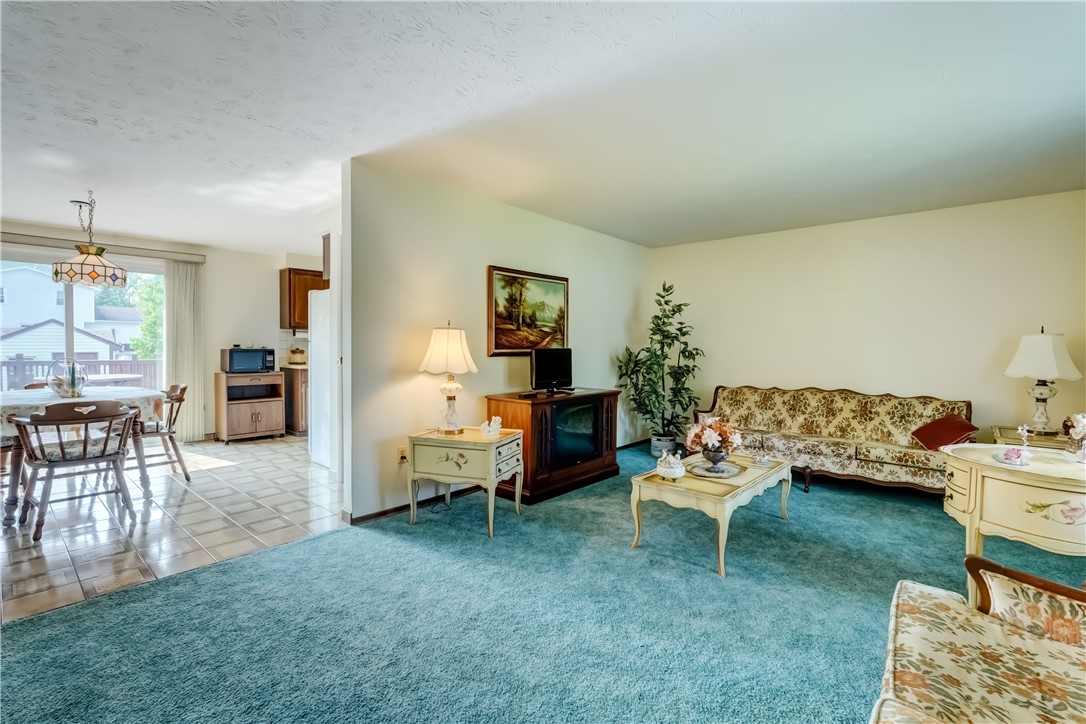 94 Bru Mar Drive, Gates, New York image 4