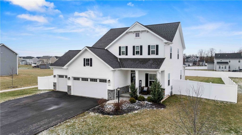 Photo of 6027 N Ivory Drive, Farmington, NY 14425 (MLS # R1660158)