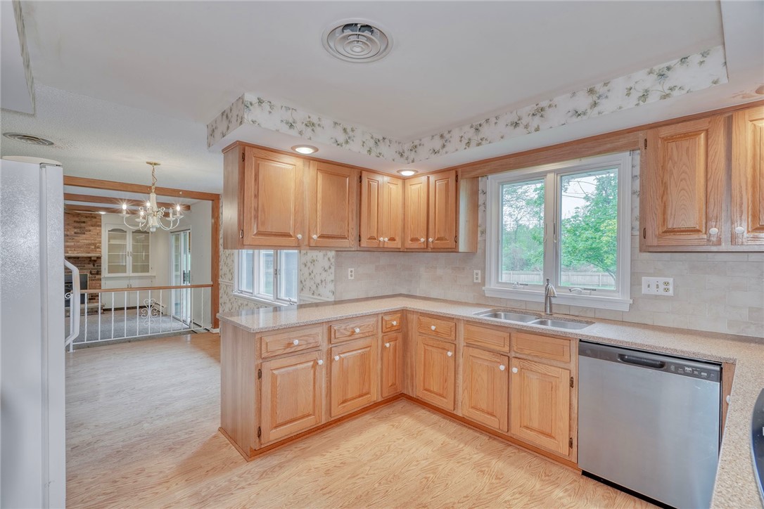 703 Shadowwood Ln, Webster, New York image 21
