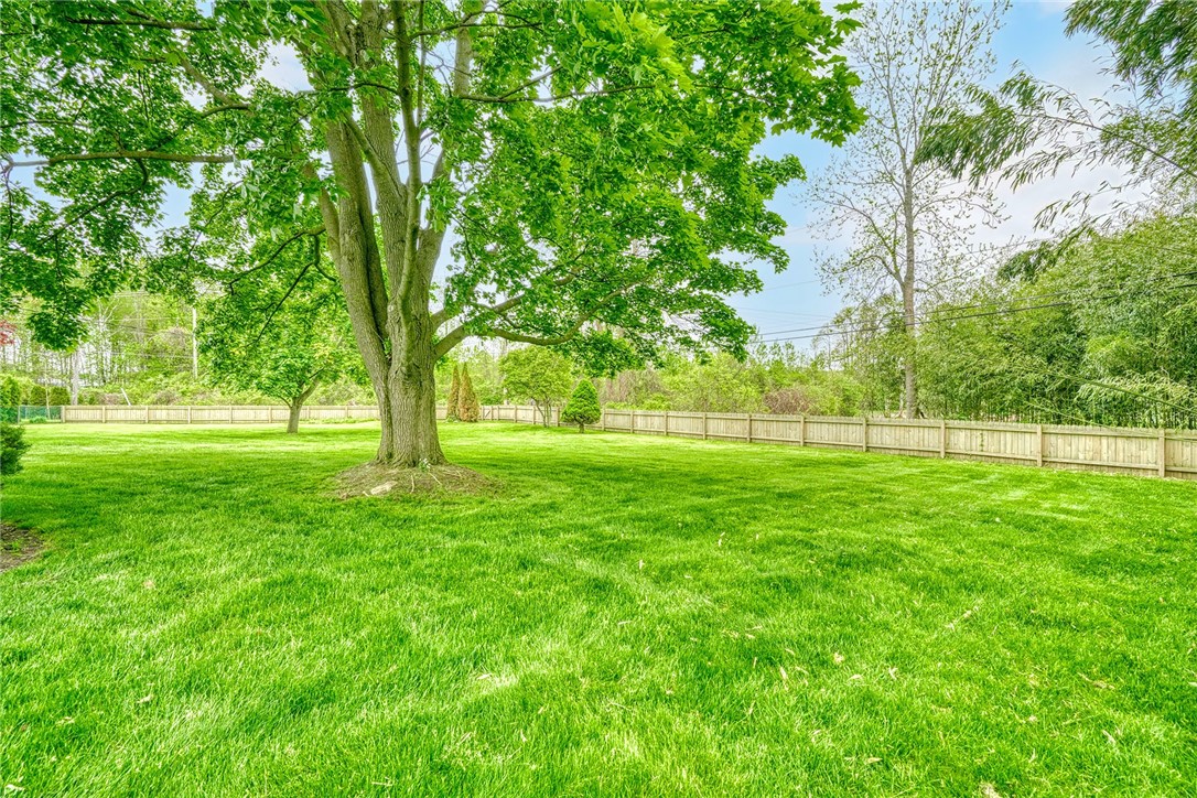 703 Shadowwood Ln, Webster, New York image 3