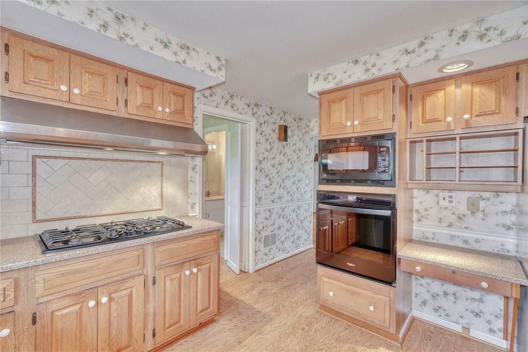 703 Shadowwood Ln, Webster, New York image 19