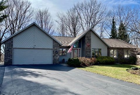 Homes For Sale - 15 Shingle Mill Road<br/> Irondequoit, NY 14609