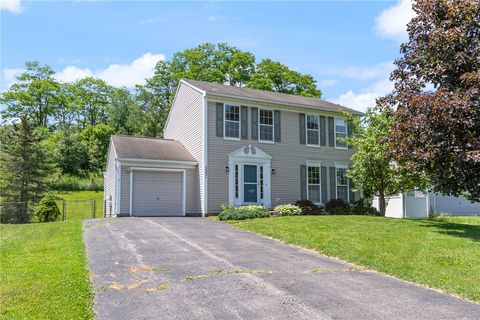 Photo of 3331 Eagles Roost Lane, Walworth, NY 14502 (MLS # R1690210)