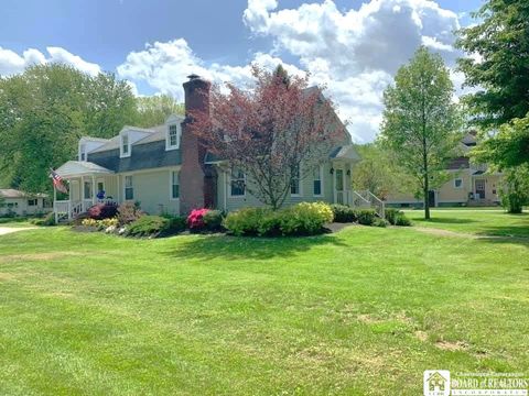 MLS: R1599106