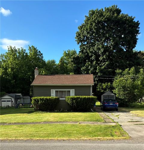 Homes For Sale - 141 Caroline Street<br/> Albion, NY 14411