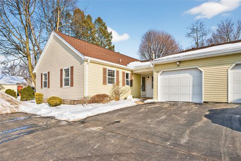 15 Braintree Crescent Rochester NY 14526