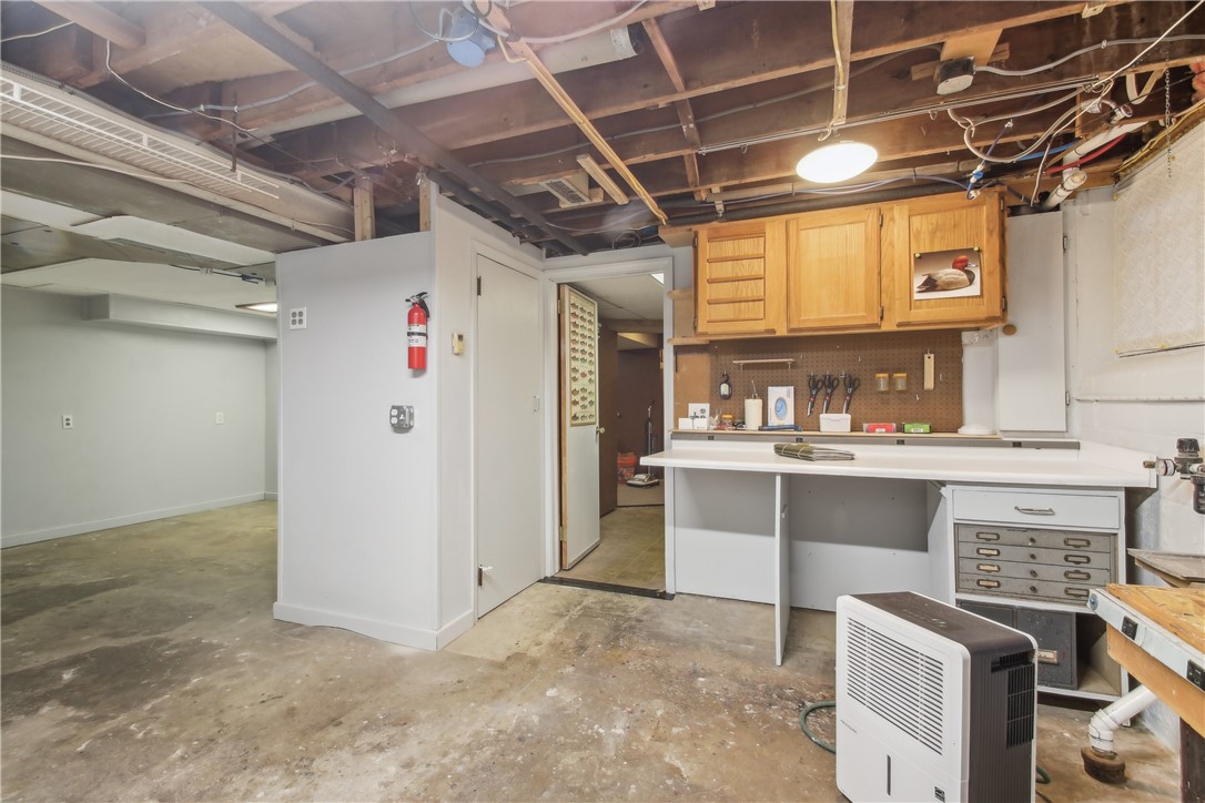 64 Hermitage Road, Irondequoit, New York image 32